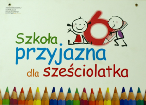 Kredki i napis szkoła przyjazna dla sześciolatka